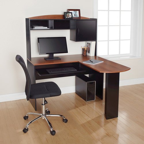 Corner desk with hutch