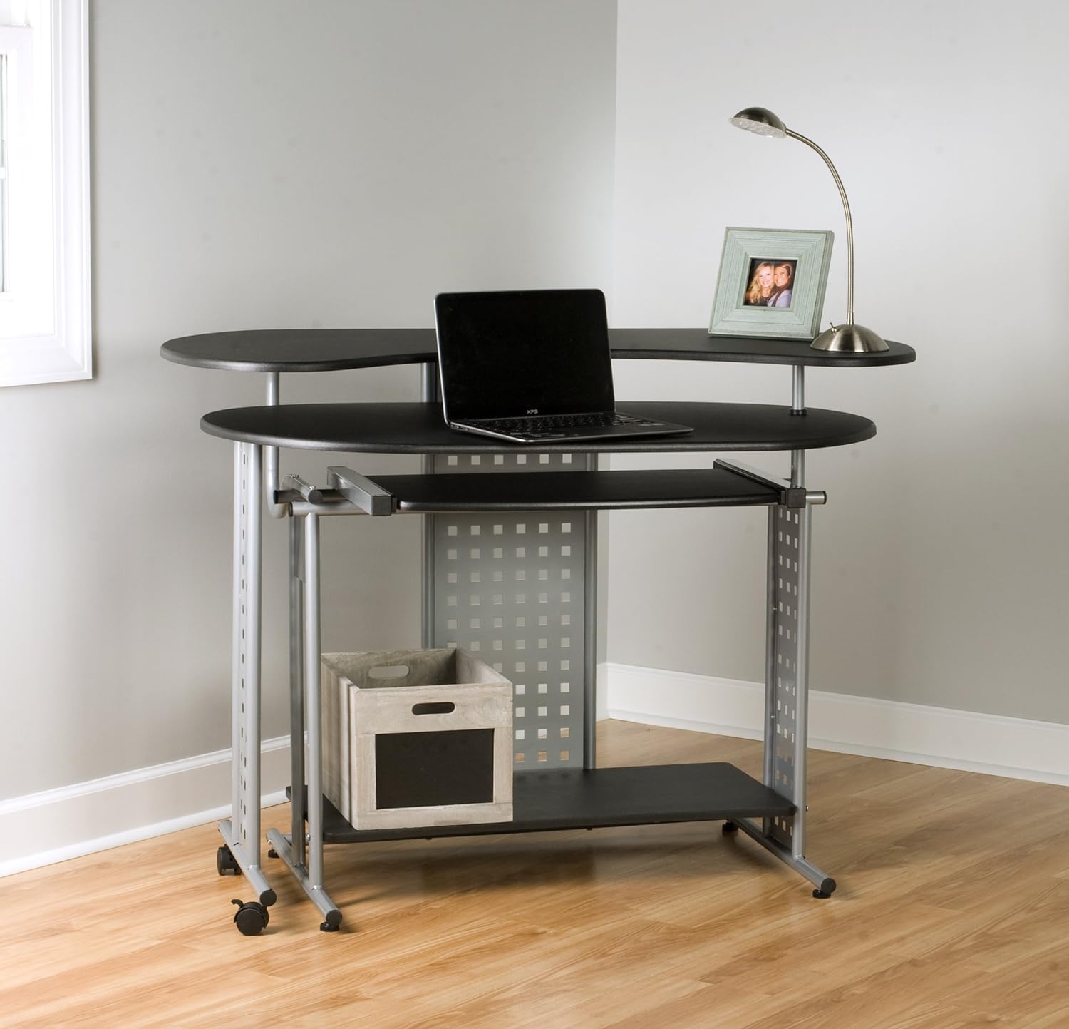 Foldable computer desk