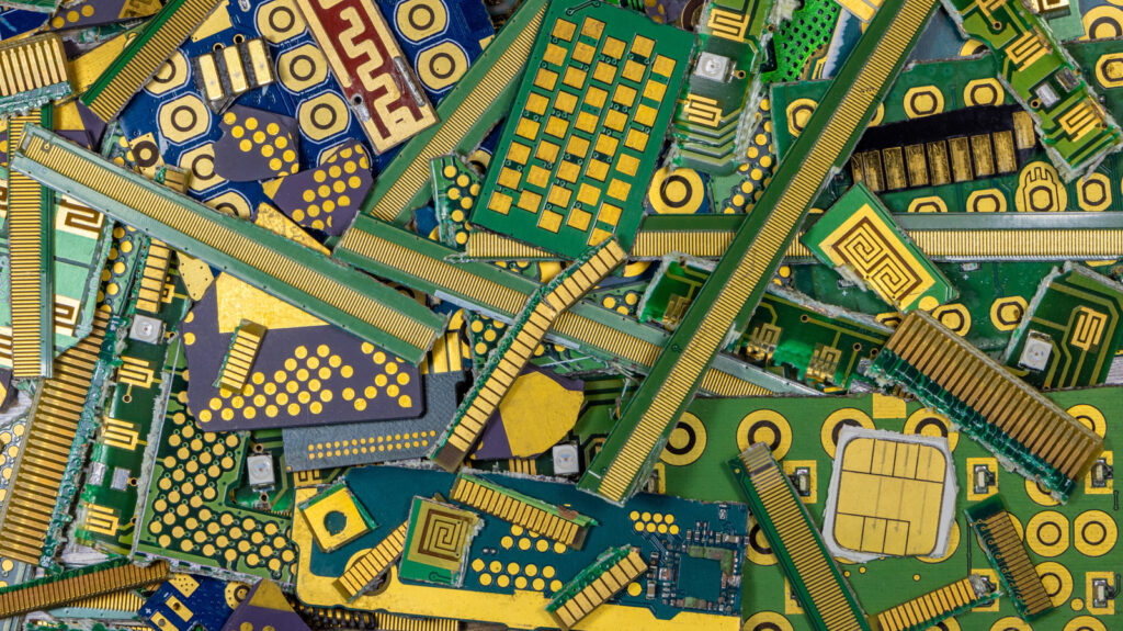 How Much Gold Is In a Laptop? How Much Is It In Dollar Value and Can You Sell It.